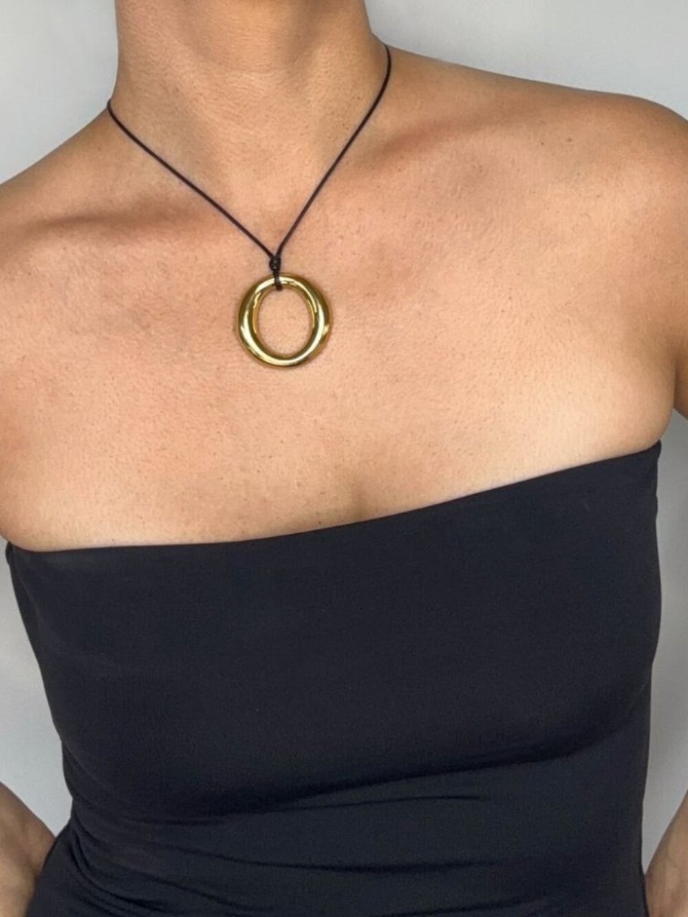 Black Cord Circle Pendant Necklace – 90s Rope Choker – Adjustable, Chunky